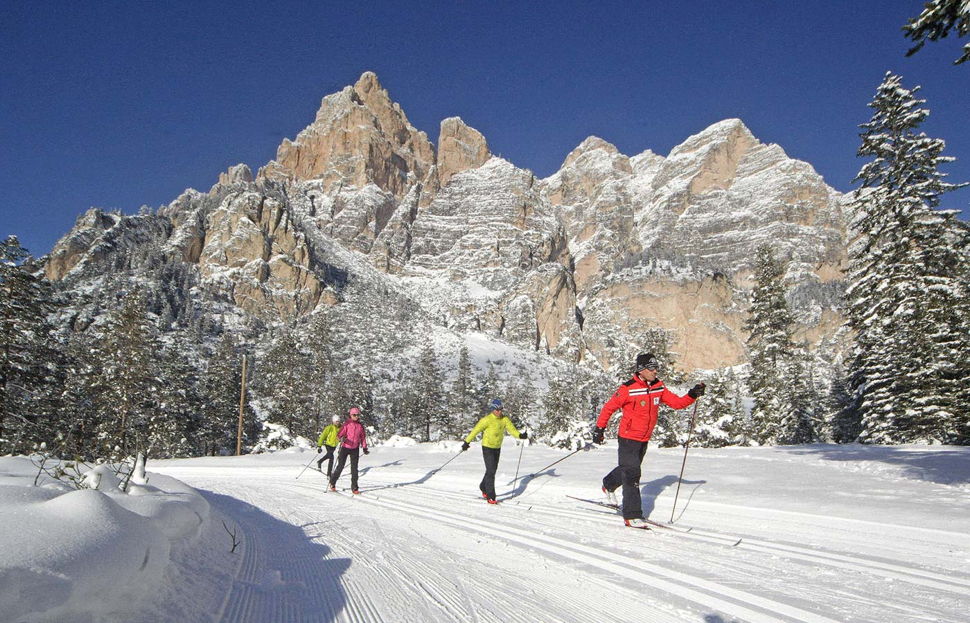 Cross-country skiing with a view on the Dolomites