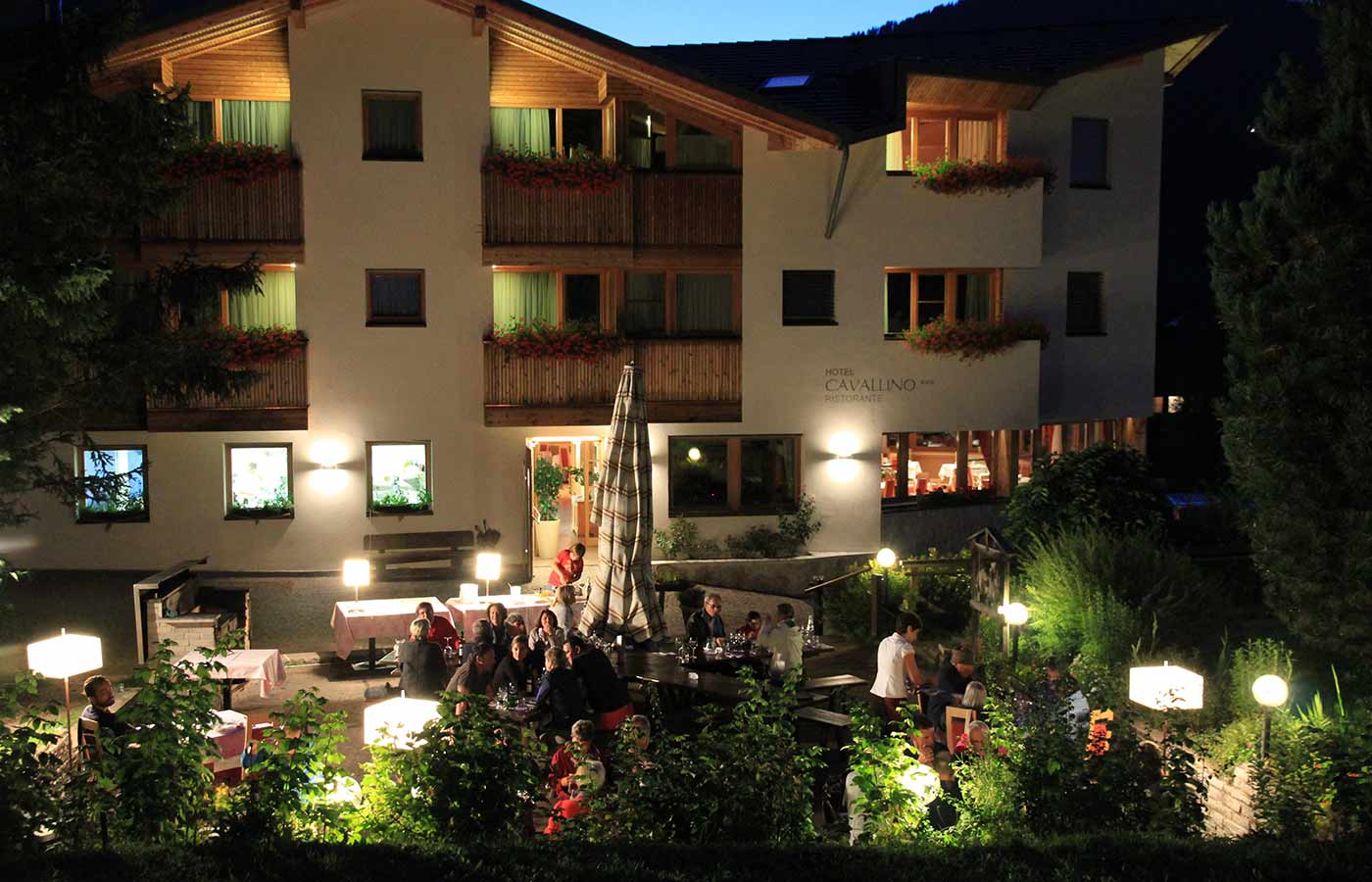 Abendatmosphäre im Hotel Cavallino